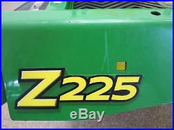 2011 John Deere Z225 Zero Turn Mower- Only 175 hours