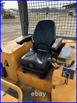 Forklift/Tractor Suspension Replacement Seat withAdjustable Armrest. Black. TSKL10