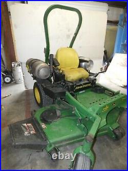 John Deere ZTRAK Zero Turn Riding Lawn Mower 72-in Deck Propane