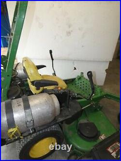 John Deere ZTRAK Zero Turn Riding Lawn Mower 72-in Deck Propane